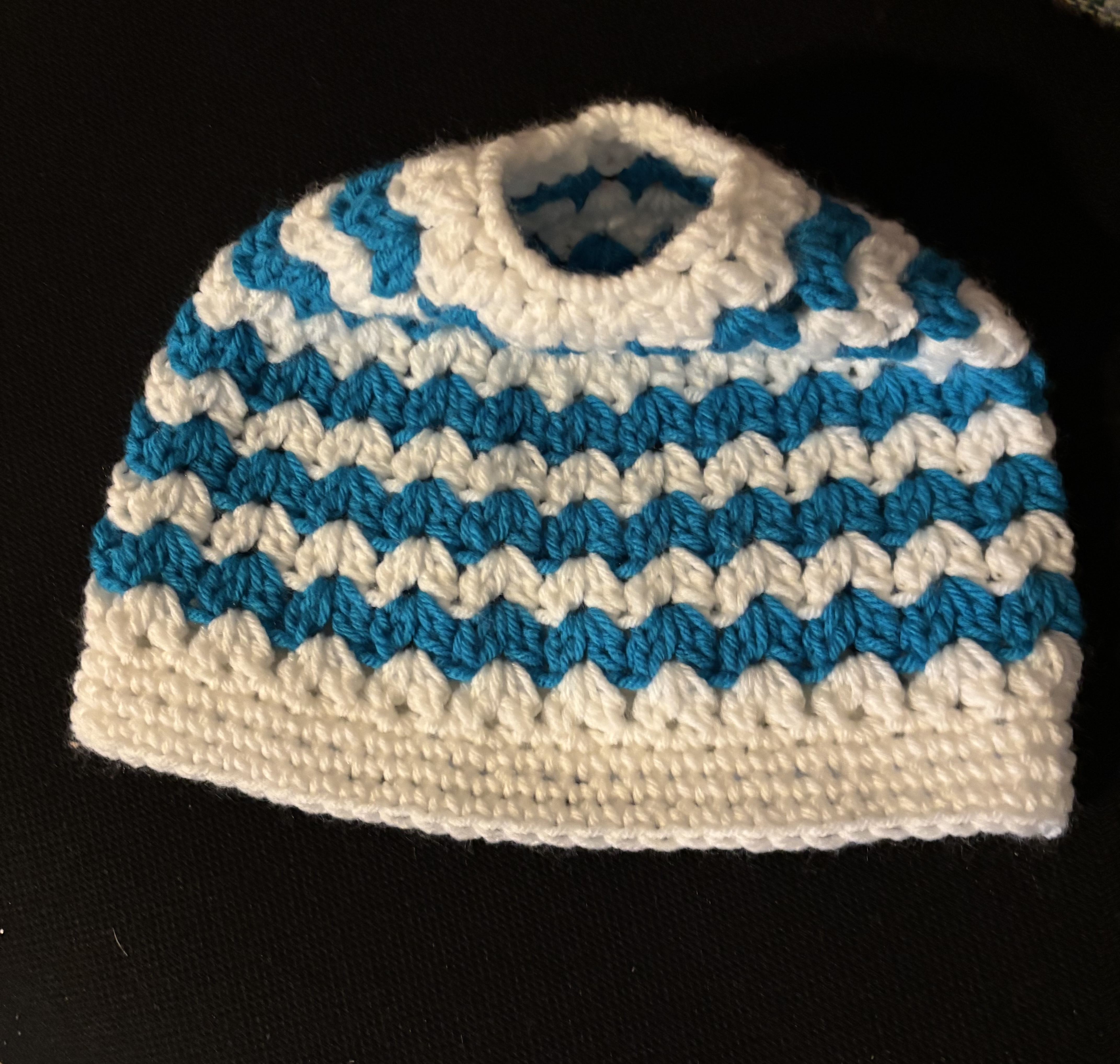 Patterned crochet pony tail hat